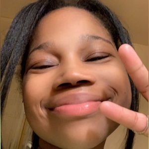 MEET YOUR POSHER, Maia